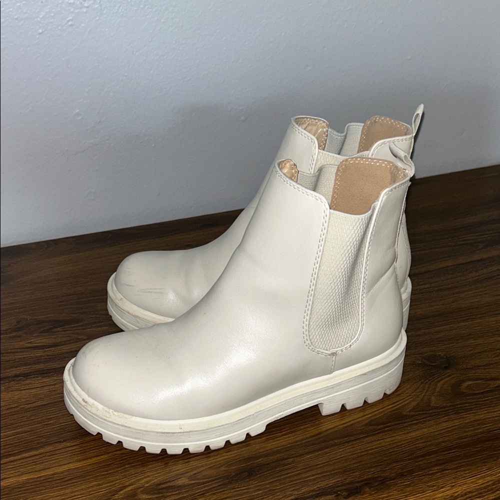 Women's Lug Sole Ankle Boots